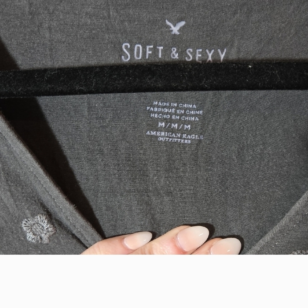 Medium American Eagle Soft & Sexy Embroidery V-Neck Tee Boho Festival Casual - Picture 2 of 4